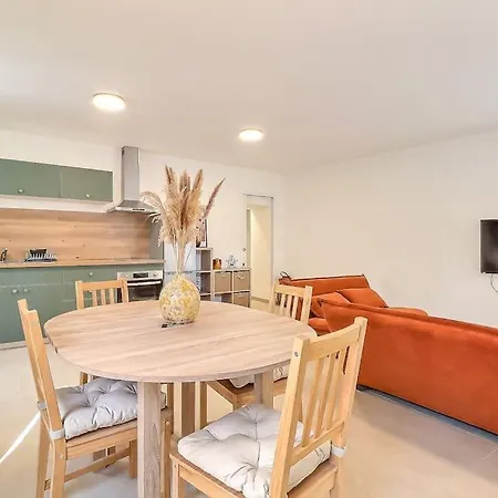 De 70m2 En Rdc A 6 Mn A Pied Des Monuments * Nimes