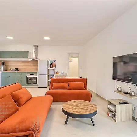 De 70m2 En Rdc A 6 Mn A Pied Des Monuments Apartmán *