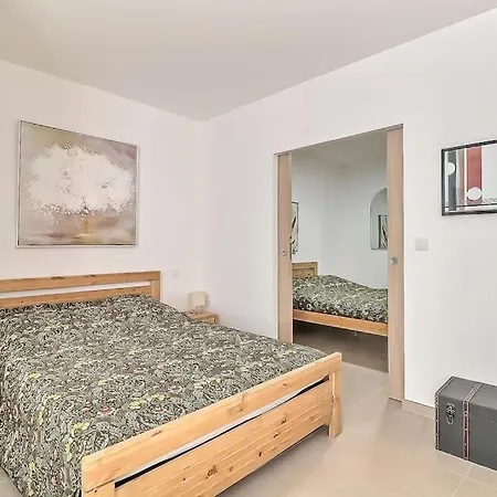 Apartamento De 70m2 En Rdc A 6 Mn A Pied Des Monuments *