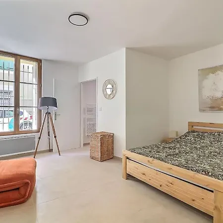 De 70m2 En Rdc A 6 Mn A Pied Des Monuments *