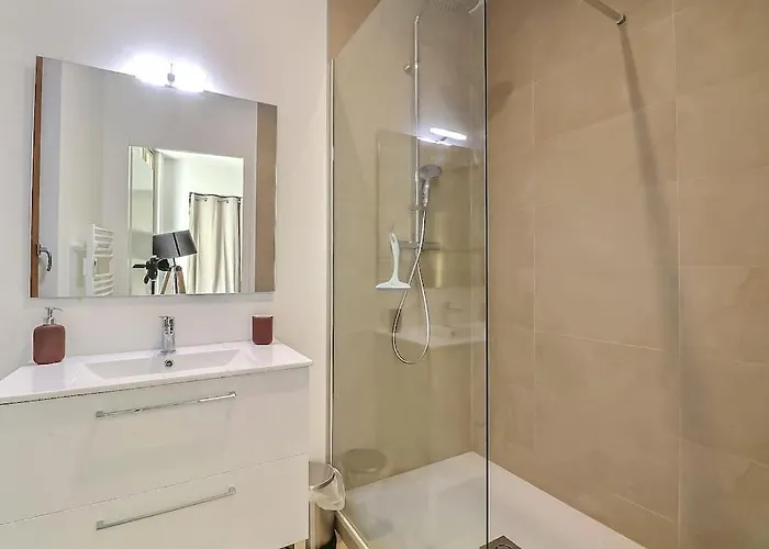 De 70m2 En Rdc A 6 Mn A Pied Des Monuments Apartment