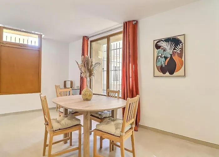 Apartment De 70m2 En Rdc A 6 Mn A Pied Des Monuments