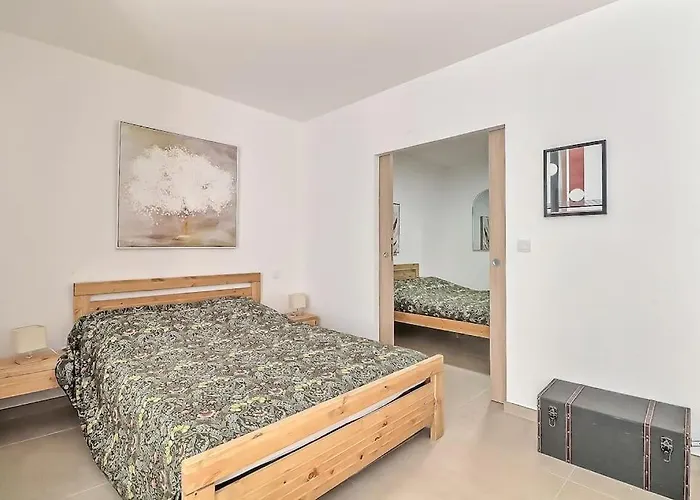 Apartment De 70m2 En Rdc A 6 Mn A Pied Des Monuments *