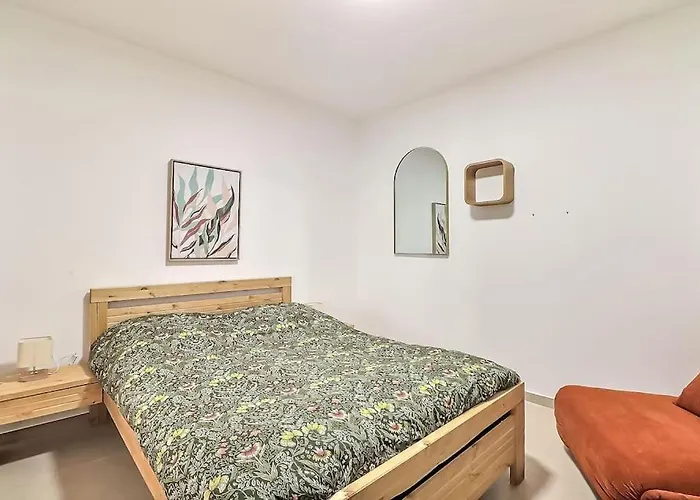 De 70m2 En Rdc A 6 Mn A Pied Des Monuments Apartamento Nimes