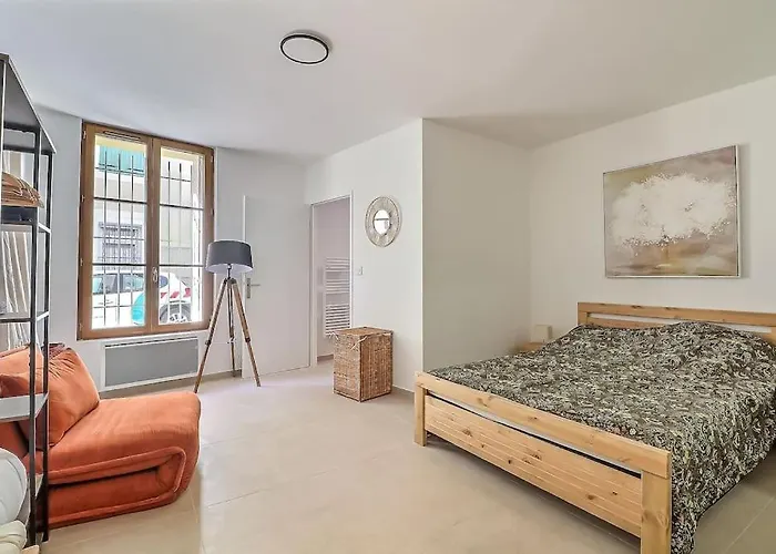 De 70m2 En Rdc A 6 Mn A Pied Des Monuments *